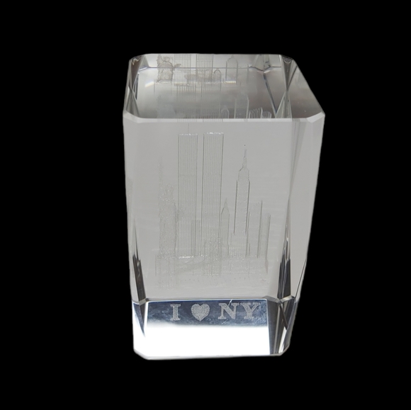 Clear glass paperweight I love New York cityscape - Picture 2 of 9